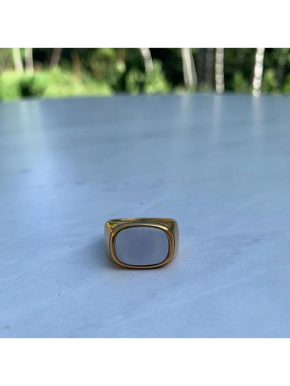Boho Minimalist Y2k style Gold and white opal ring. Size 8. Stainless steel - Picture 1 of 8